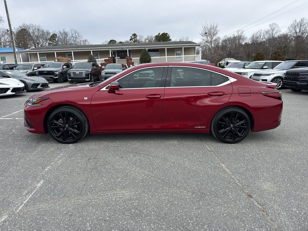 Used 2022 Lexus ES 300h F Sport image 2