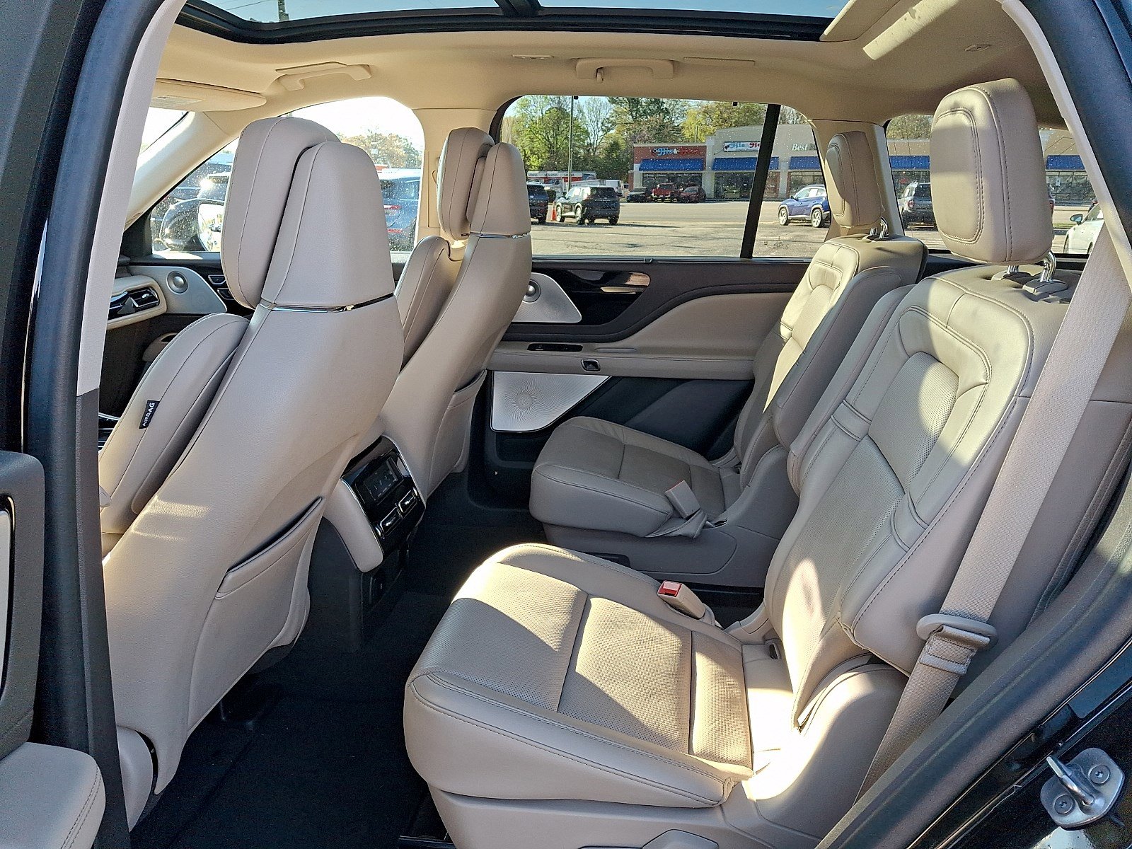 Certified 2023 Lincoln Aviator Reserve w/ Equipment Group 201A image 9