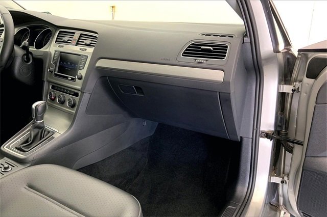 Used 2017 Volkswagen Golf 4-Door image 16