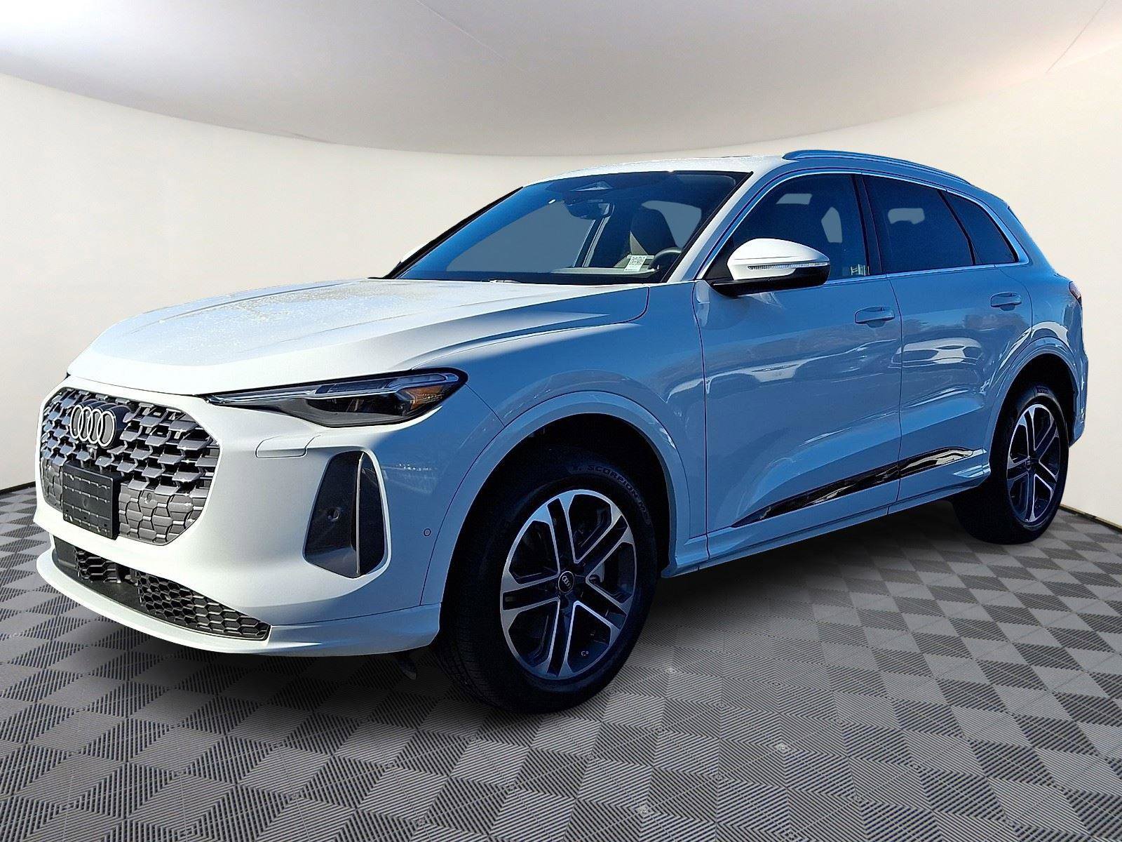 Used 2025 Audi Q5 Premium Plus w/ Premium Plus image 3