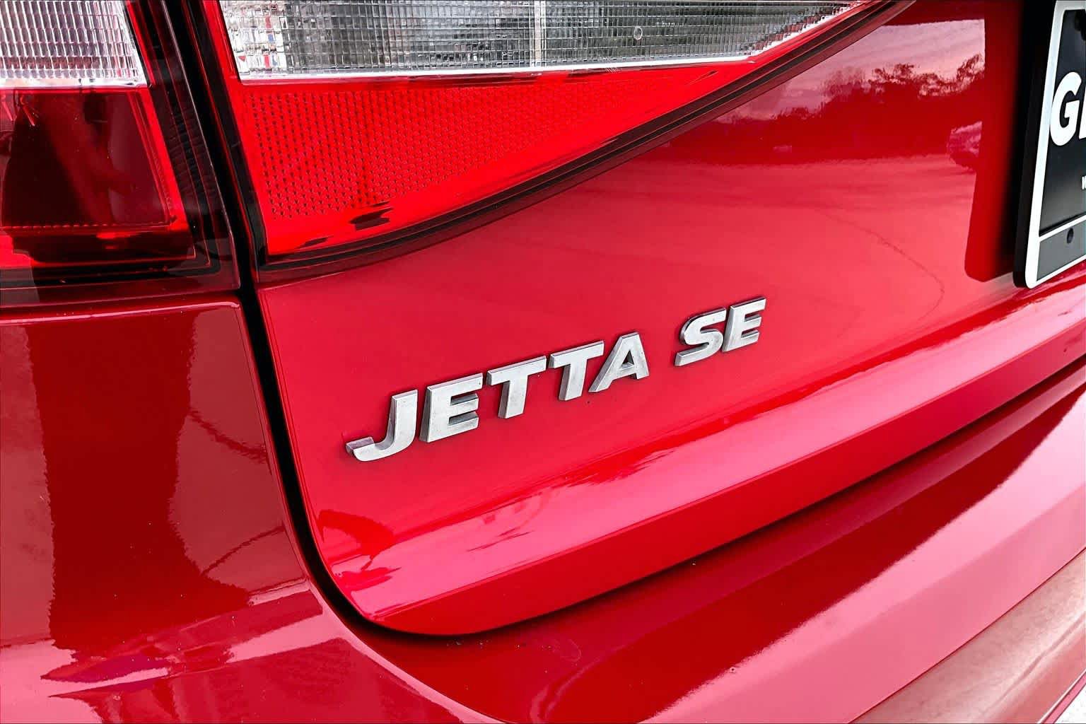 Used 2015 Volkswagen Jetta SE FWD image 9