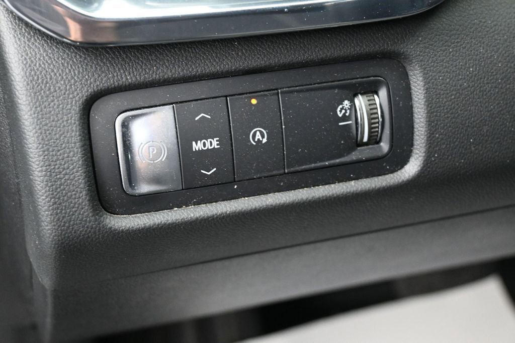 Used 2025 GMC Acadia Elevation FWD image 31