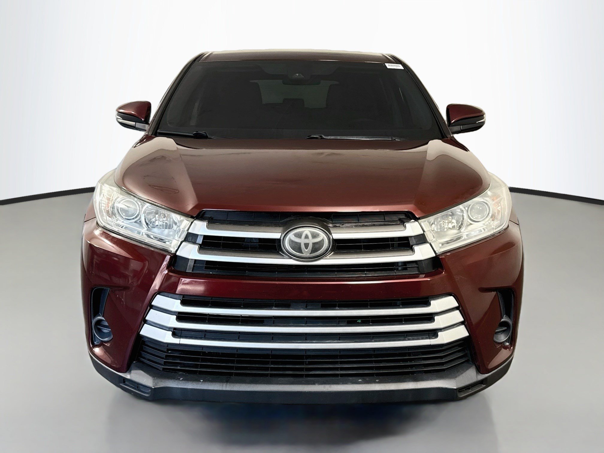Used 2019 Toyota Highlander LE FWD image 2
