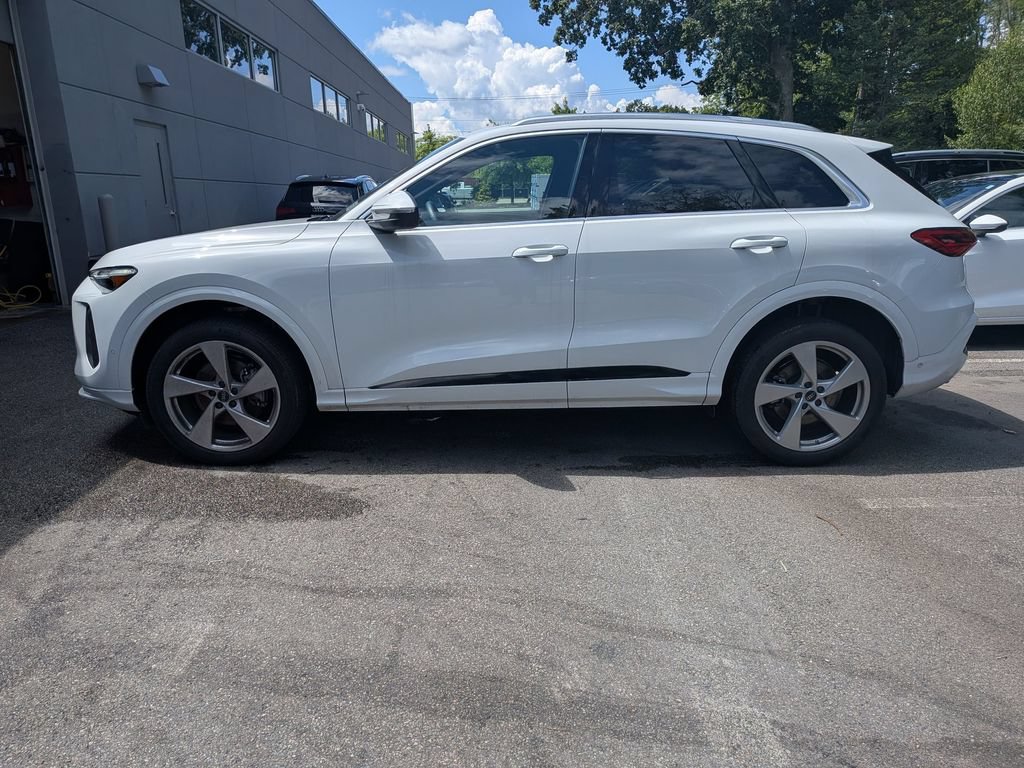 Used 2025 Audi Q5 Premium w/ Premium Plus AWD/4WD image 6