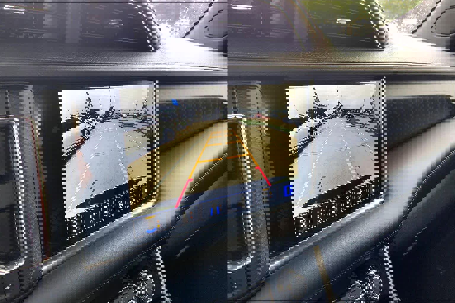 Used 2022 GMC Yukon Denali w/ Denali Premium Package image 29