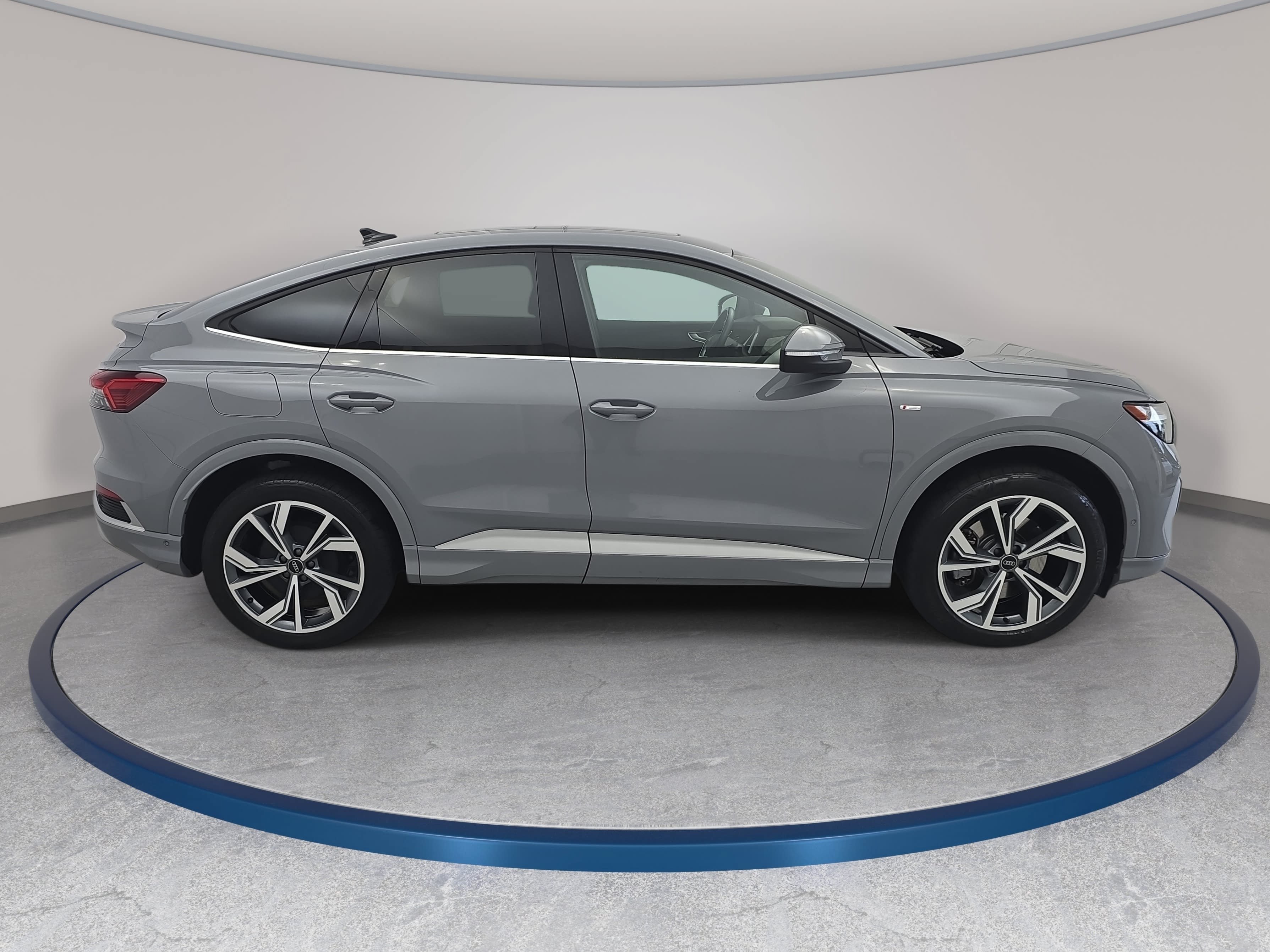 Used 2023 Audi Q4 e-tron Premium Plus w/ Premium Plus AWD/4WD image 4