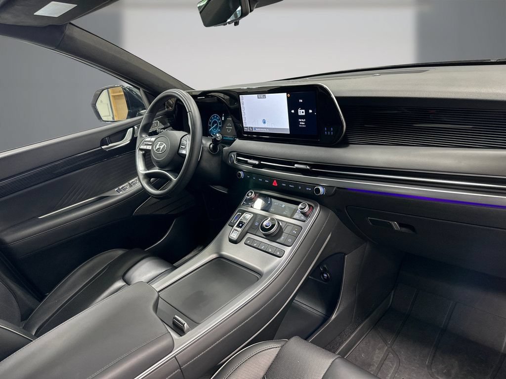 Certified 2025 Hyundai Palisade Calligraphy FWD image 17