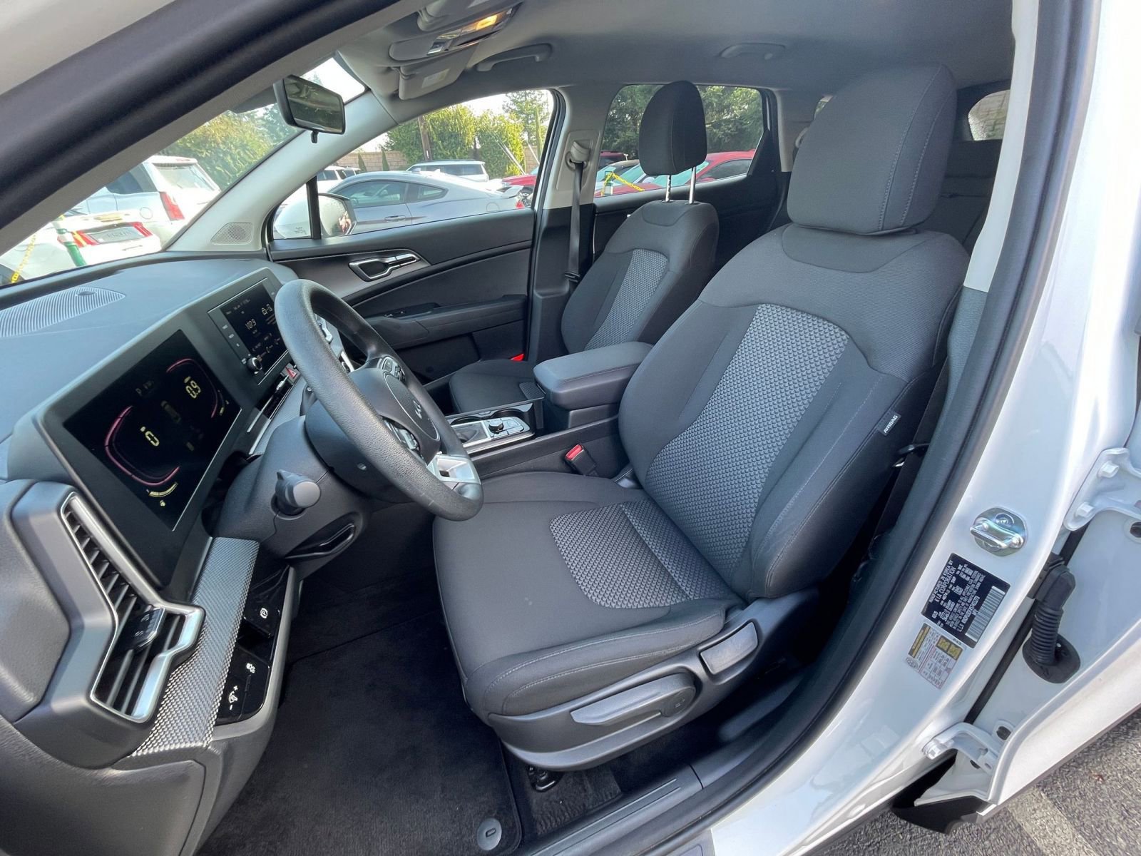 Used 2025 Kia Sportage LX image 35