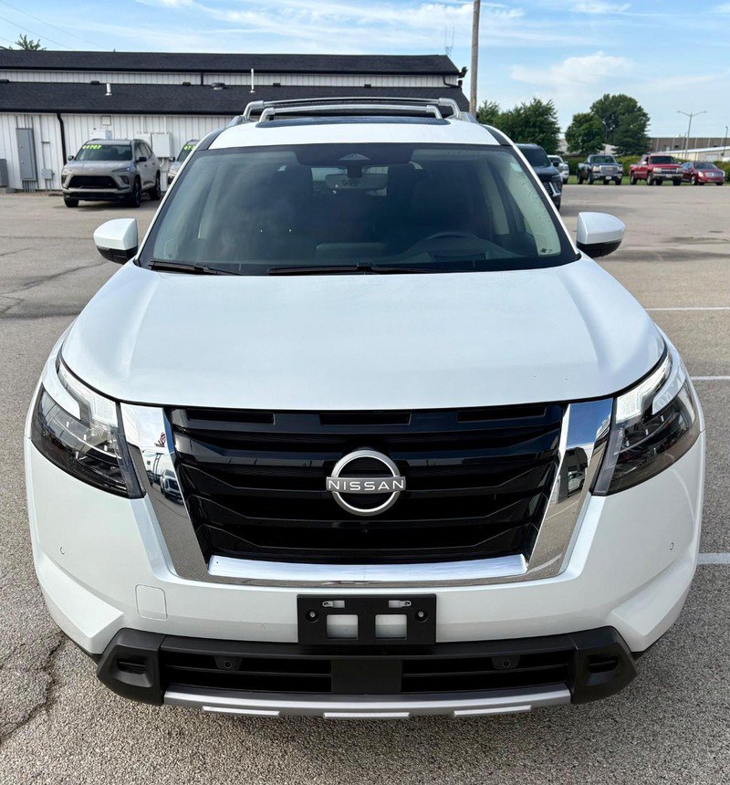 Used 2025 Nissan Pathfinder Platinum w/ Cargo Package FWD image 9