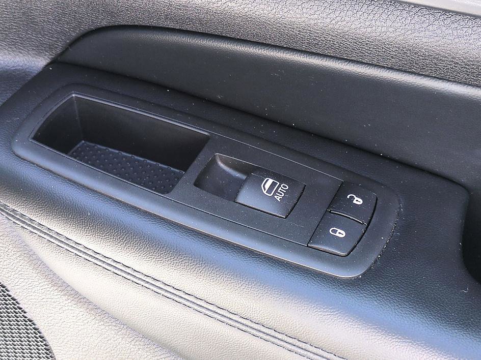 Used 2020 Jeep Grand Cherokee Altitude AWD/4WD image 36