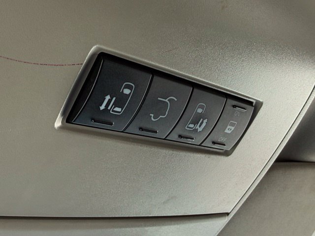 Used 2015 Dodge Grand Caravan SXT w/ Rear Park Assist Package FWD image 12