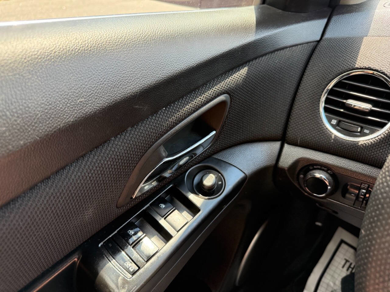 Used 2011 Chevrolet Cruze LT FWD image 26