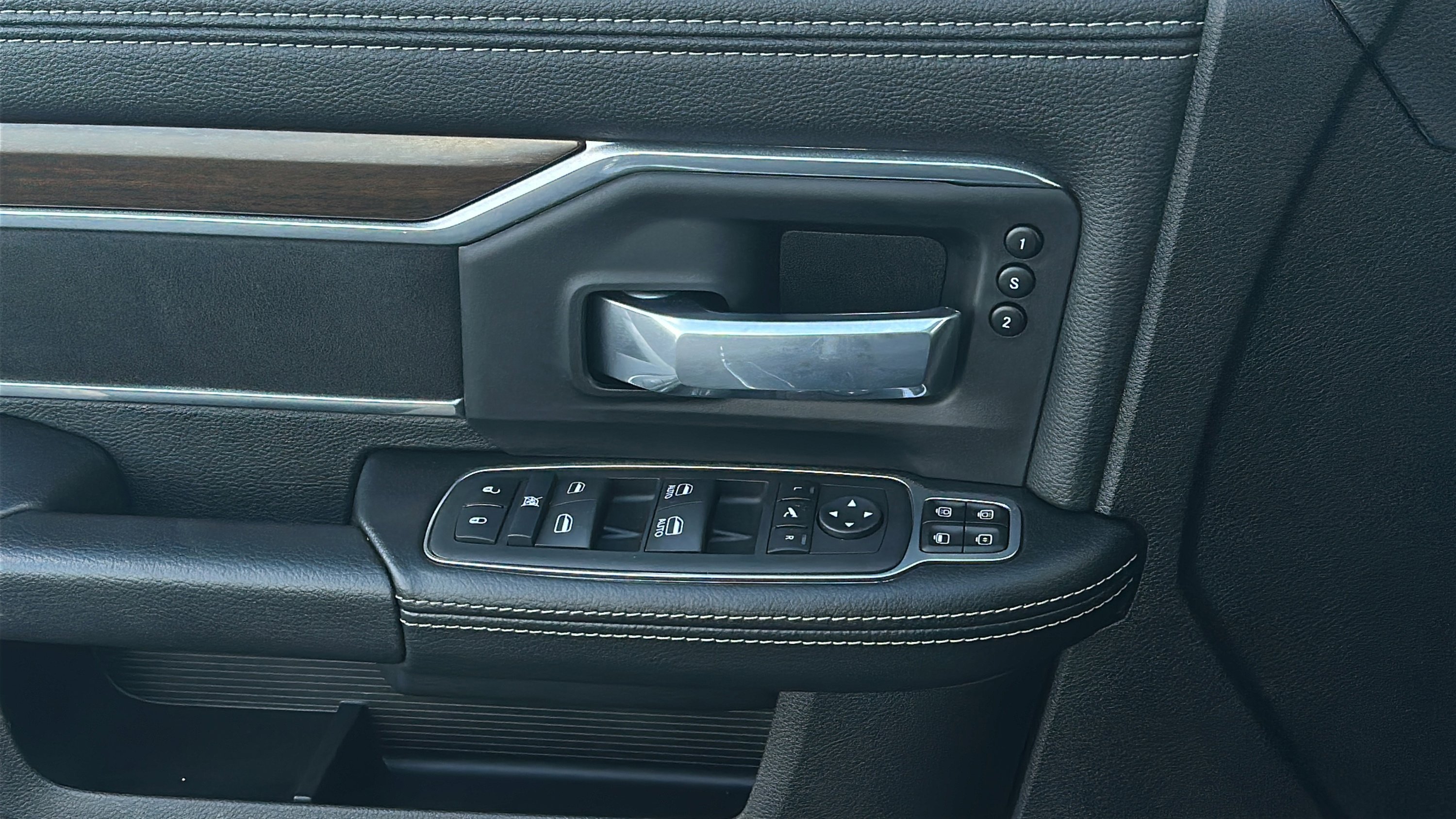 Used 2024 RAM 2500 Laramie w/ Off Road Package image 40