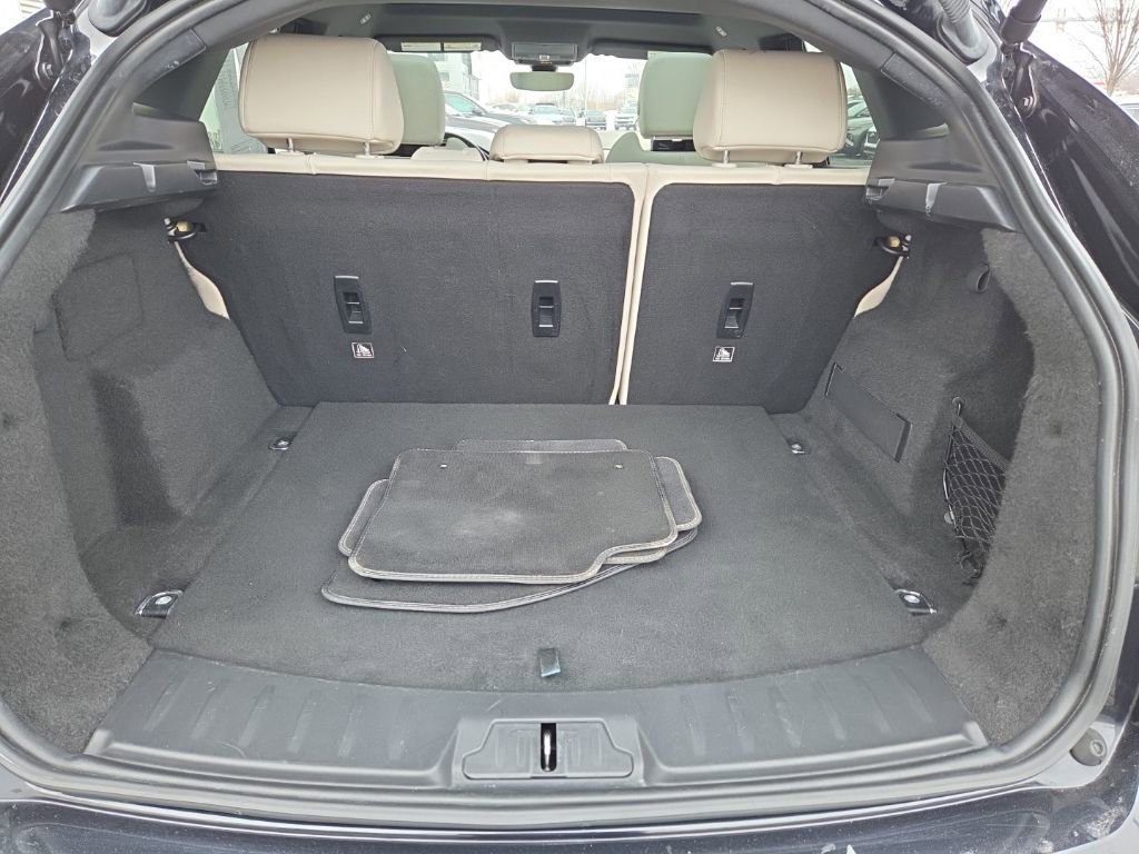 Used 2019 Jaguar E-PACE R-Dynamic SE image 28