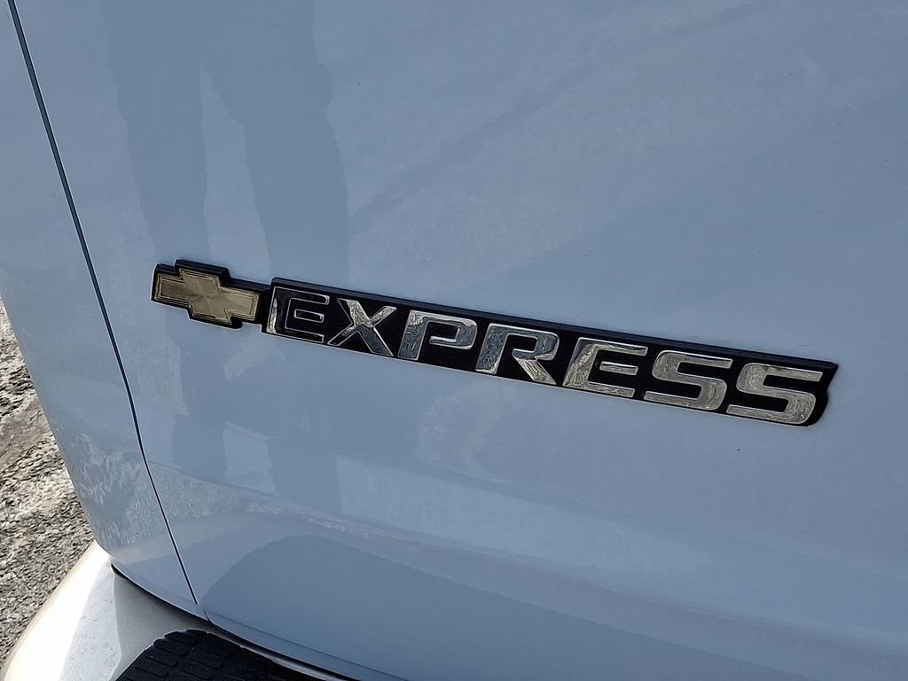 Used 2018 Chevrolet Express 2500 w/ Enhanced Convenience Package image 30