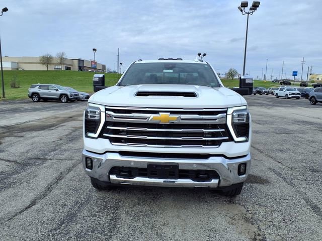Used 2025 Chevrolet Silverado 3500 LTZ w/ LTZ Convenience Package image 2