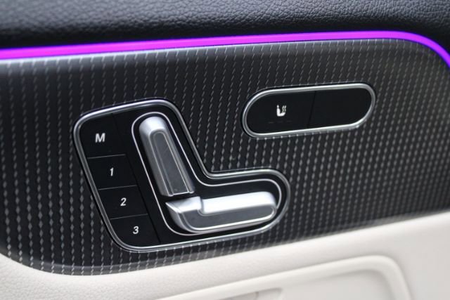 Used 2021 Mercedes-Benz GLA 250 w/ Premium Package image 11
