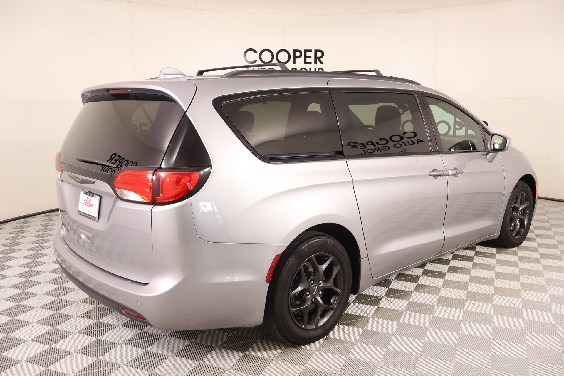 Used 2018 Chrysler Pacifica Touring-L Plus w/ S Appearance Package FWD image 23