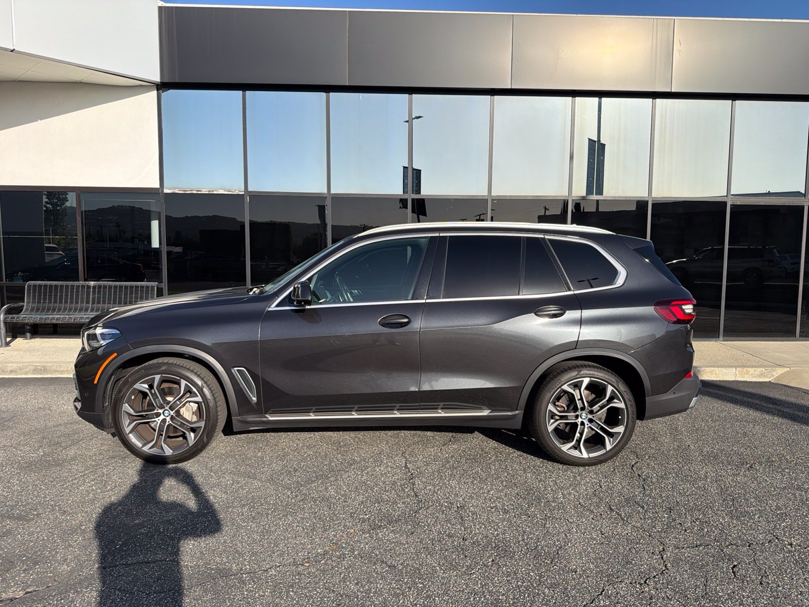 Used 2023 BMW X5 sDrive40i w/ Premium Package RWD image 2