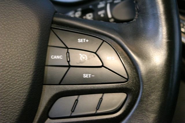 Used 2019 Jeep Cherokee Trailhawk AWD/4WD image 22
