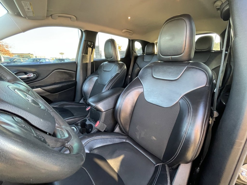 Used 2020 Jeep Cherokee Latitude Plus image 22