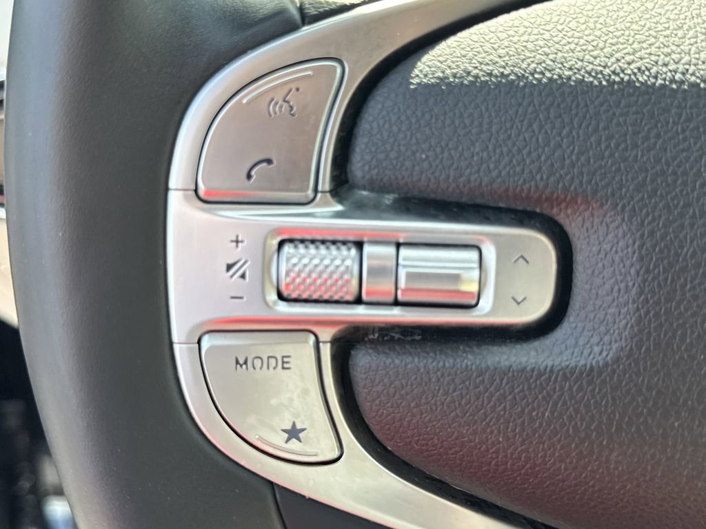 Used 2025 Genesis GV70 2.5T w/ Select Package image 24