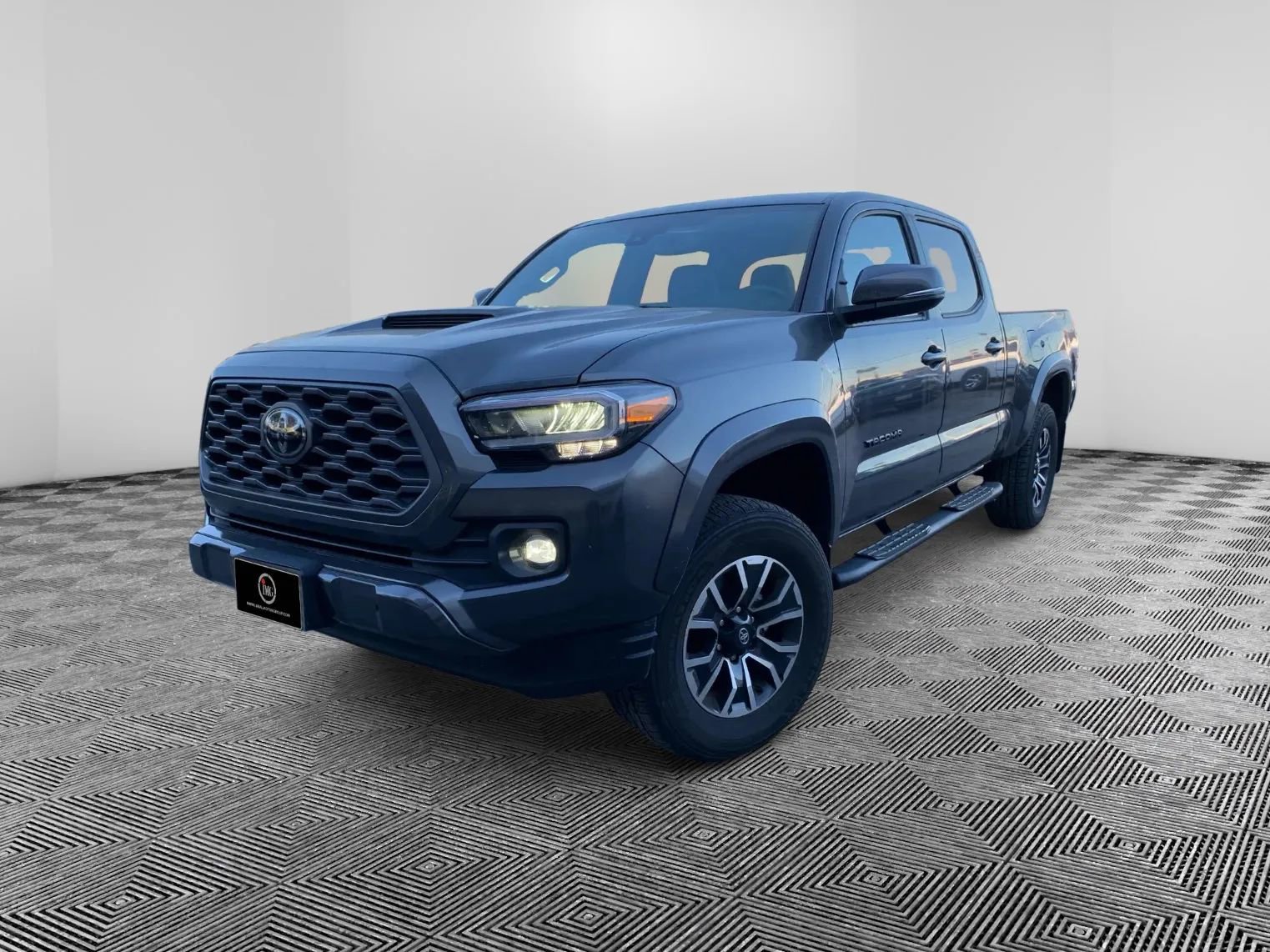 Used 2022 Toyota Tacoma TRD Sport w/ TRD Premium Sport Package image 2