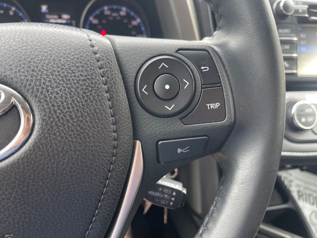 Used 2018 Toyota RAV4 XLE FWD image 17