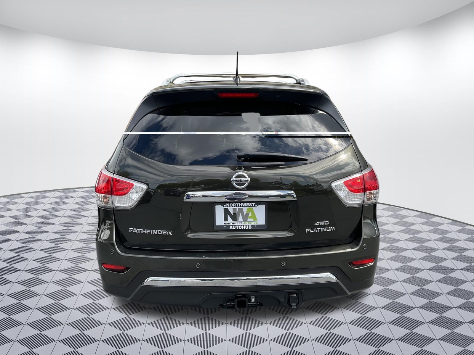 Used 2015 Nissan Pathfinder Platinum FWD image 4