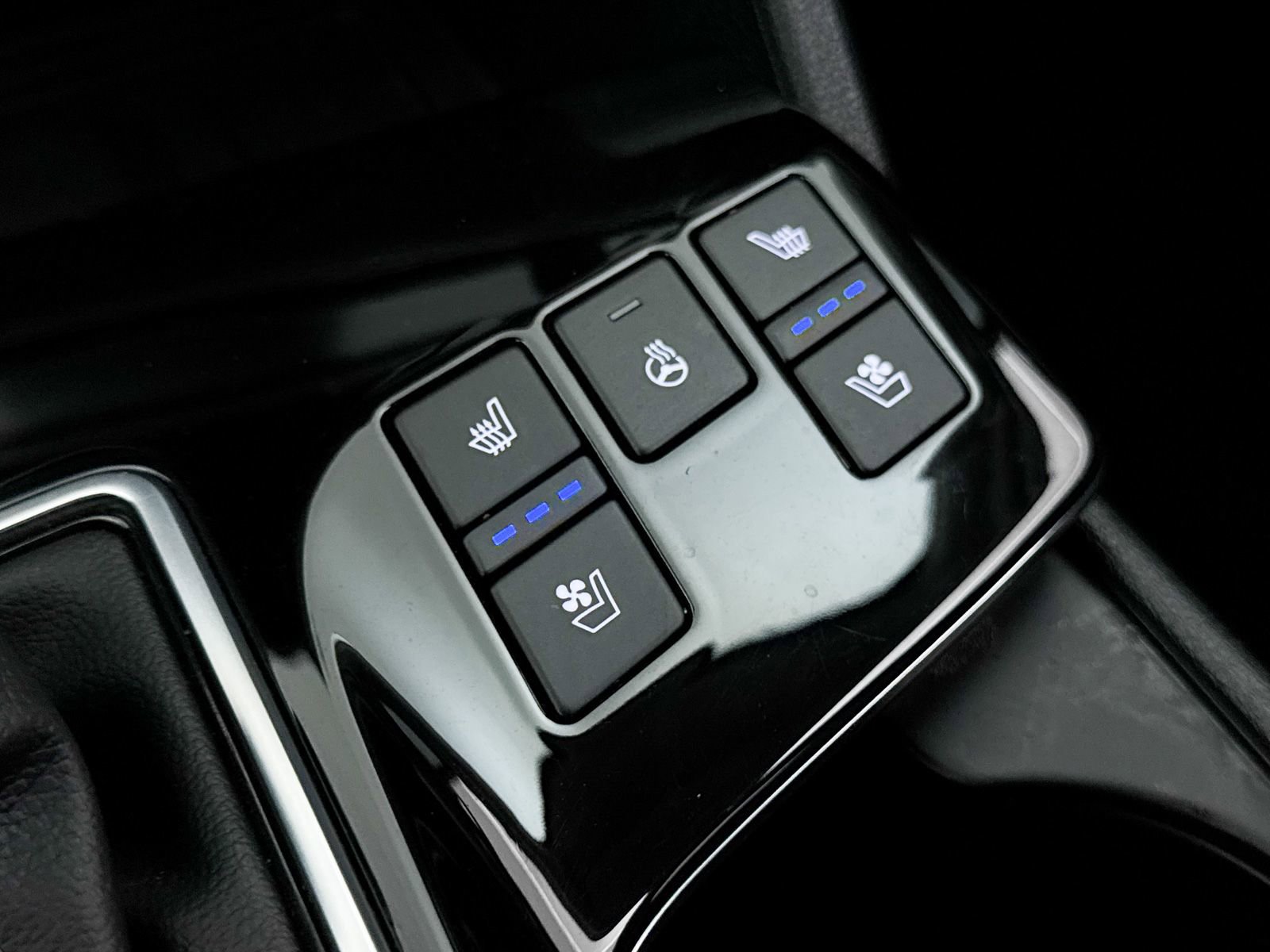 Certified 2025 Kia Sportage SX FWD image 29