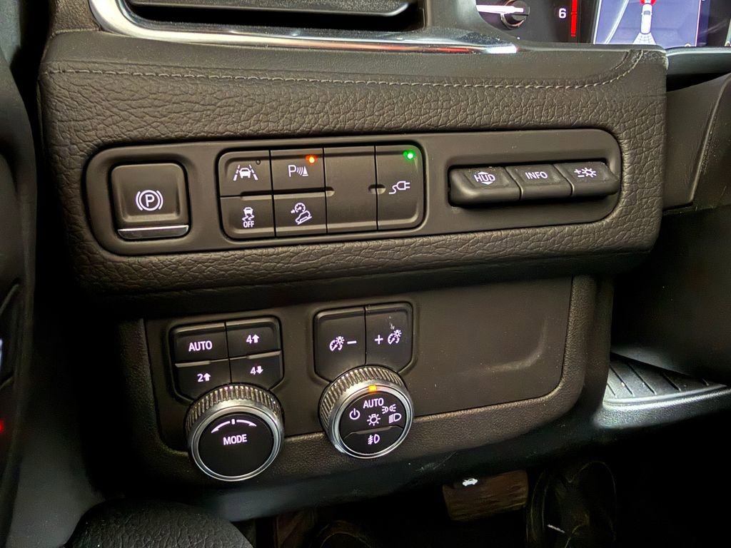 Used 2021 GMC Yukon XL Denali w/ Denali Premium Package image 14