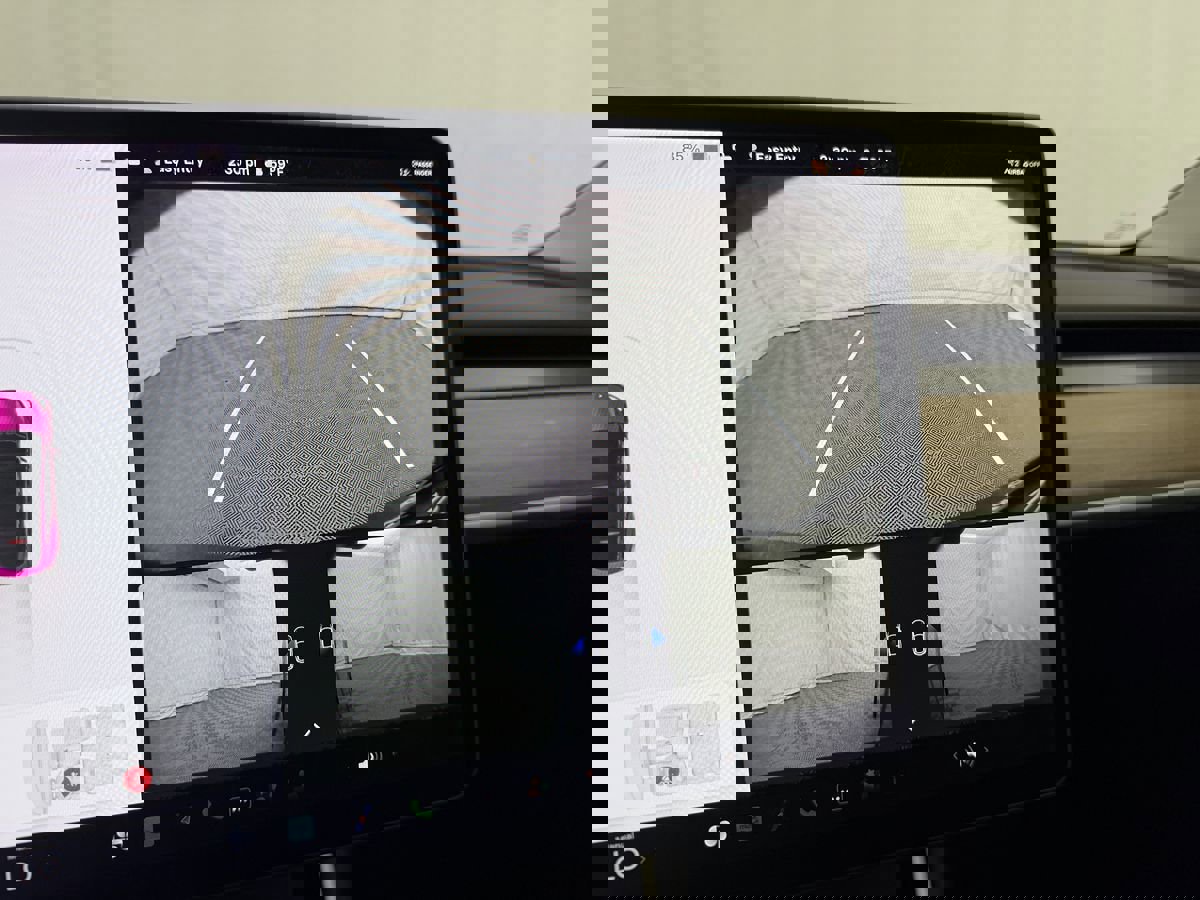 Used 2020 Tesla Model Y Long Range image 17