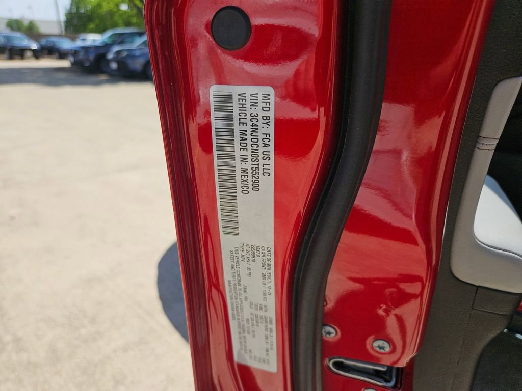 Used 2025 Jeep Compass Limited image 30