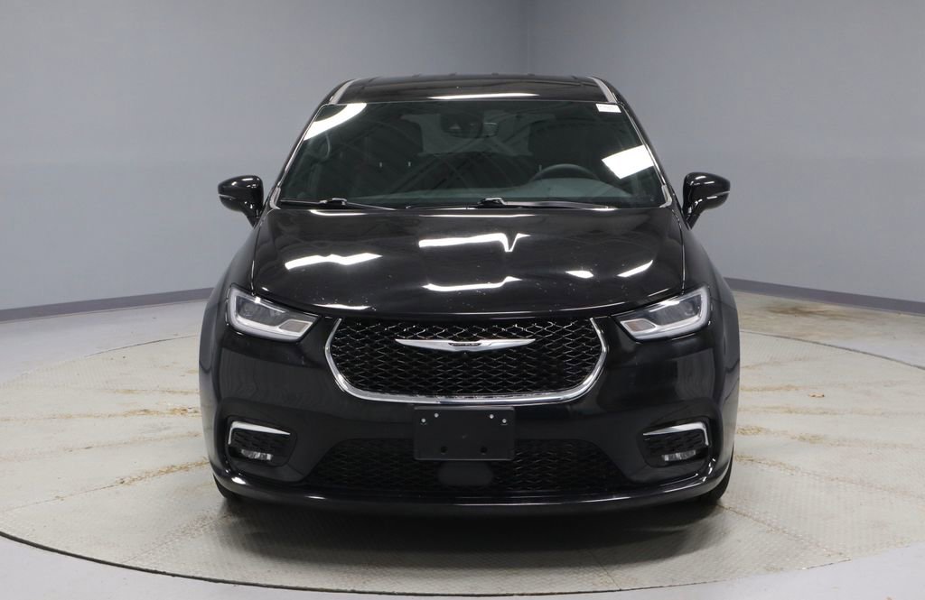 Used 2025 Chrysler Pacifica Select image 6