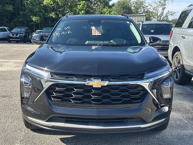 Used 2024 Chevrolet Trax LT FWD image 2