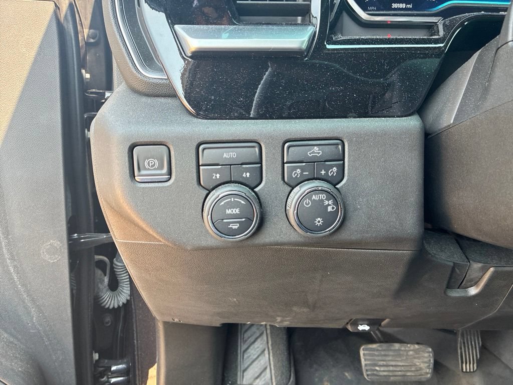 Used 2022 Chevrolet Silverado 1500 LT AWD/4WD image 15
