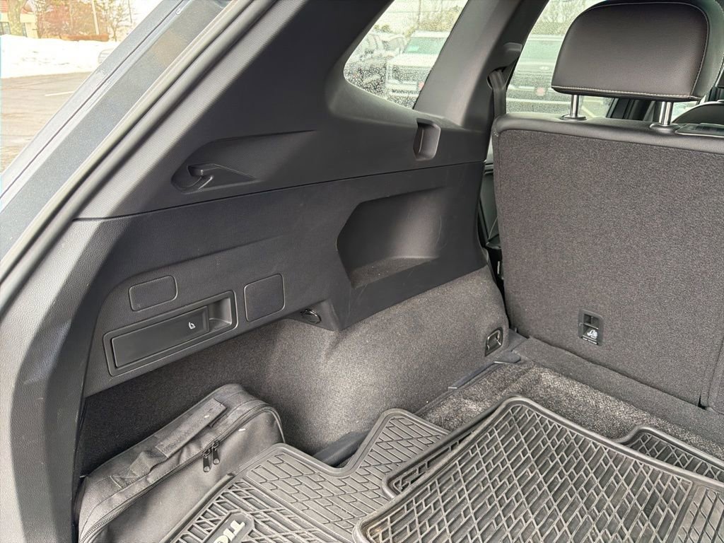 Used 2022 Volkswagen Tiguan SEL R-Line image 45