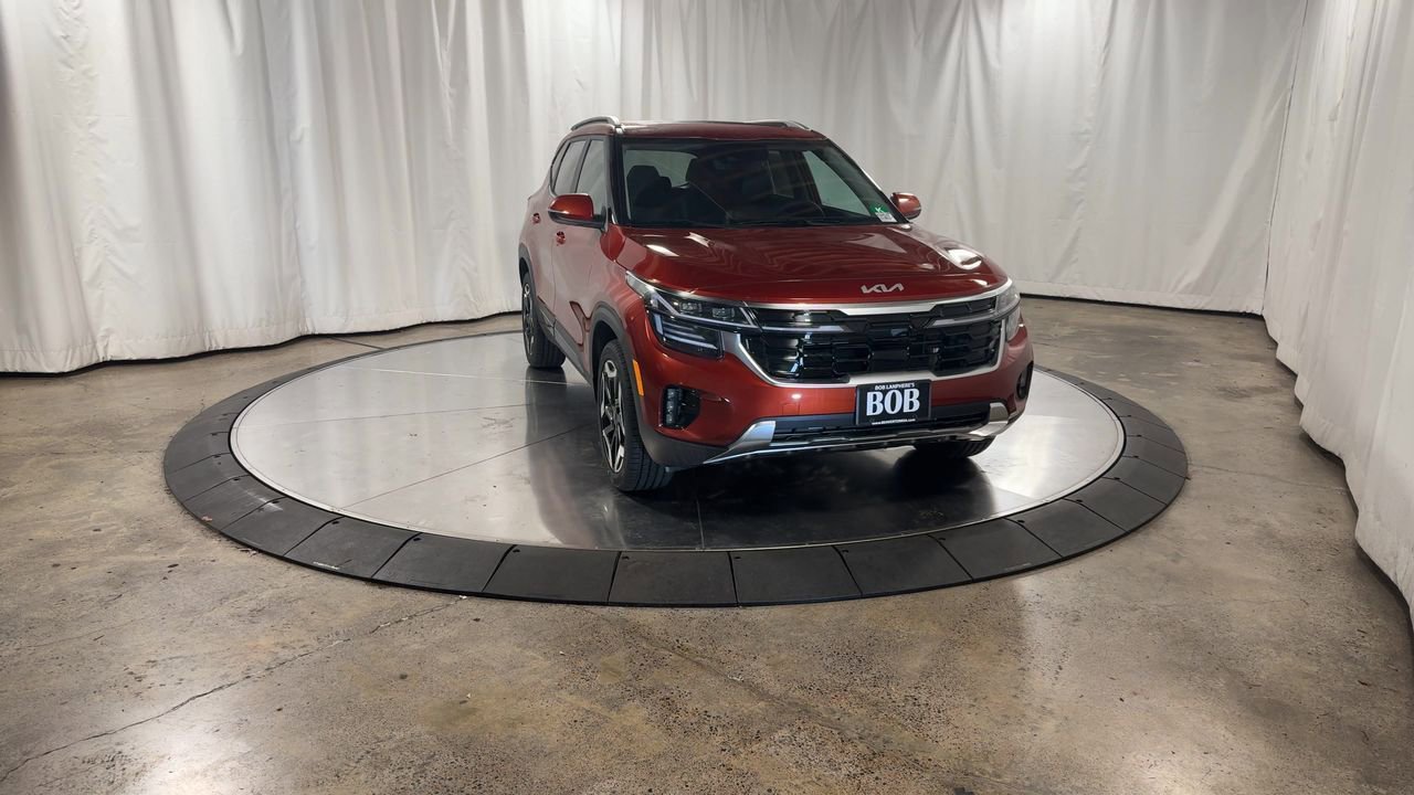 Certified 2025 Kia Seltos SX w/ SX Sunroof Package image 8