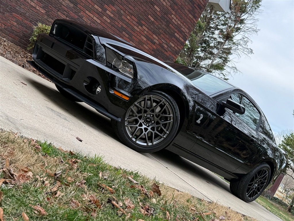 Used 2013 Ford Mustang Shelby GT500 RWD image 4