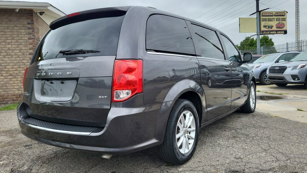 Used 2019 Dodge Grand Caravan SXT image 11