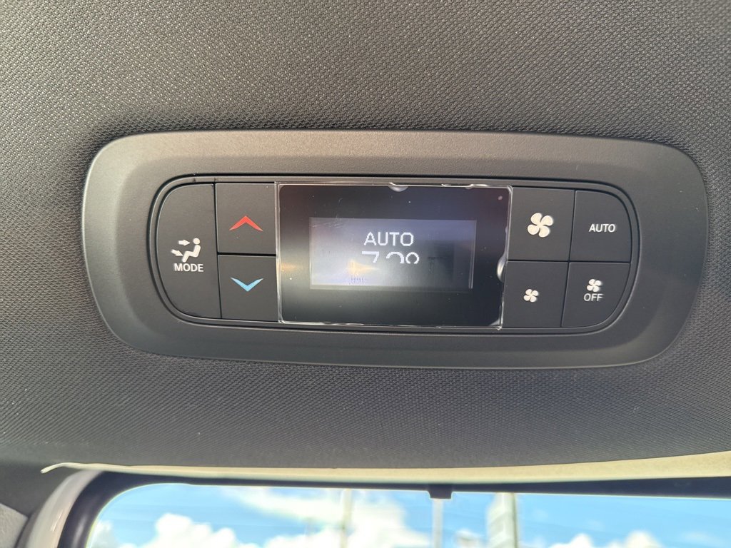 New 2026 Chrysler Pacifica Select image 19