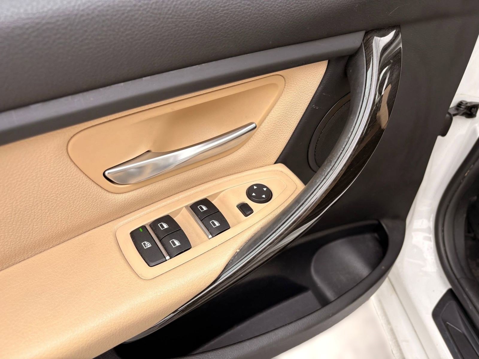 Used 2017 BMW 320i Sedan image 13