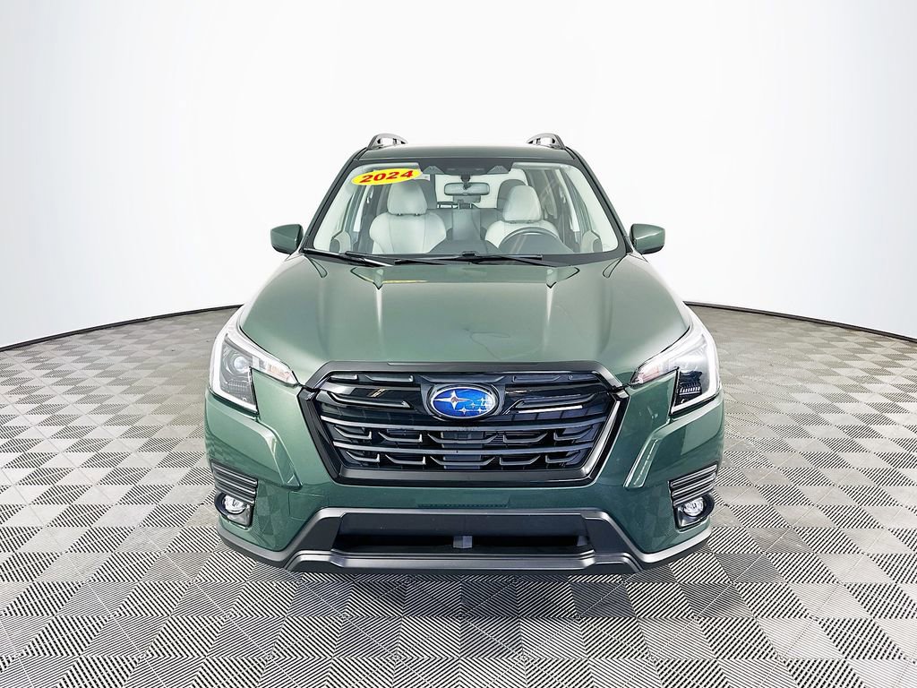 Used 2024 Subaru Forester Premium image 4
