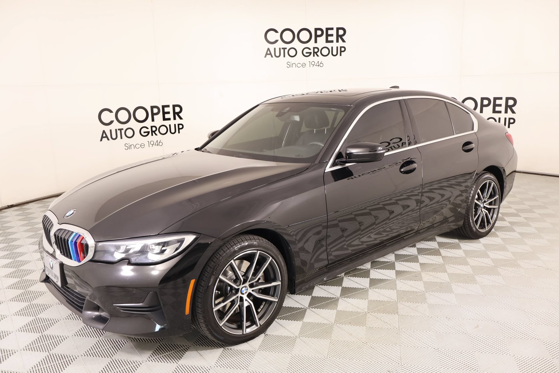 Used 2019 BMW 330i xDrive Sedan w/ Driving Assistance Package AWD/4WD image 11