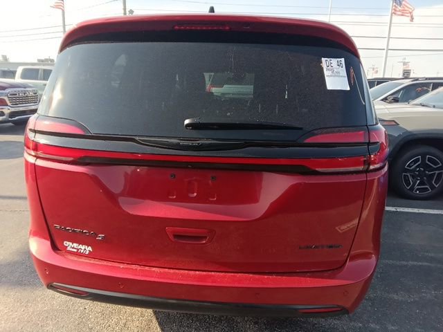 Used 2025 Chrysler Pacifica Limited FWD image 4