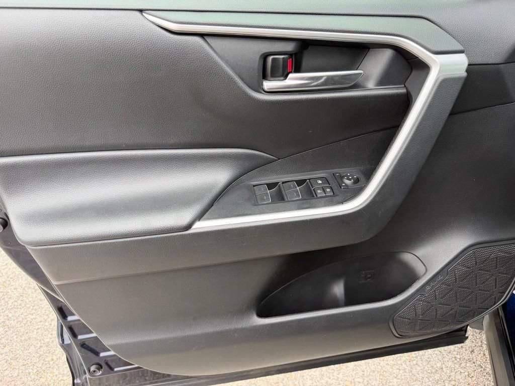Used 2024 Toyota RAV4 XLE FWD image 13