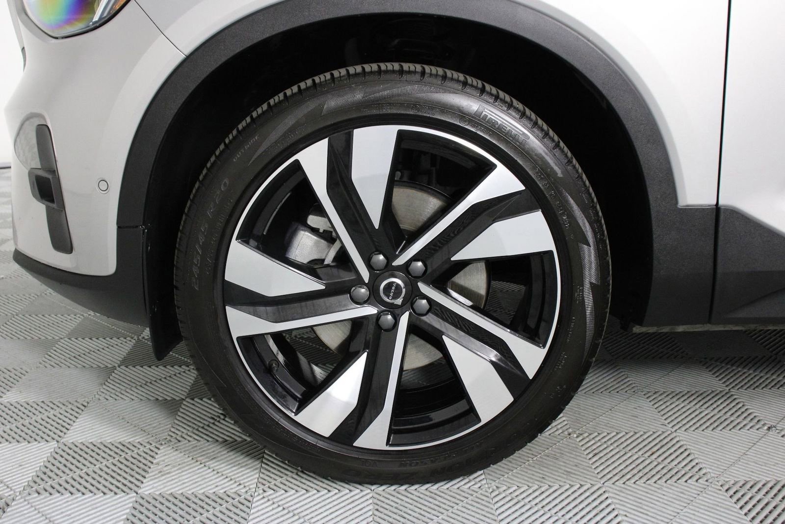 Certified 2023 Volvo XC40 B5 Ultimate w/ Protection Package Premier AWD/4WD image 28