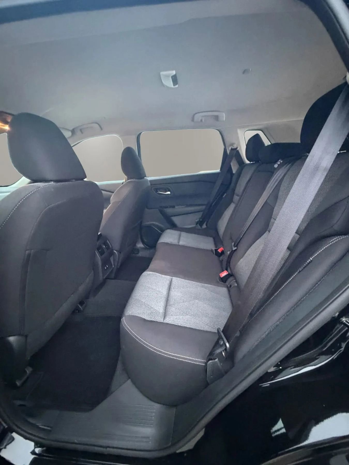 Used 2024 Nissan Rogue SV image 11