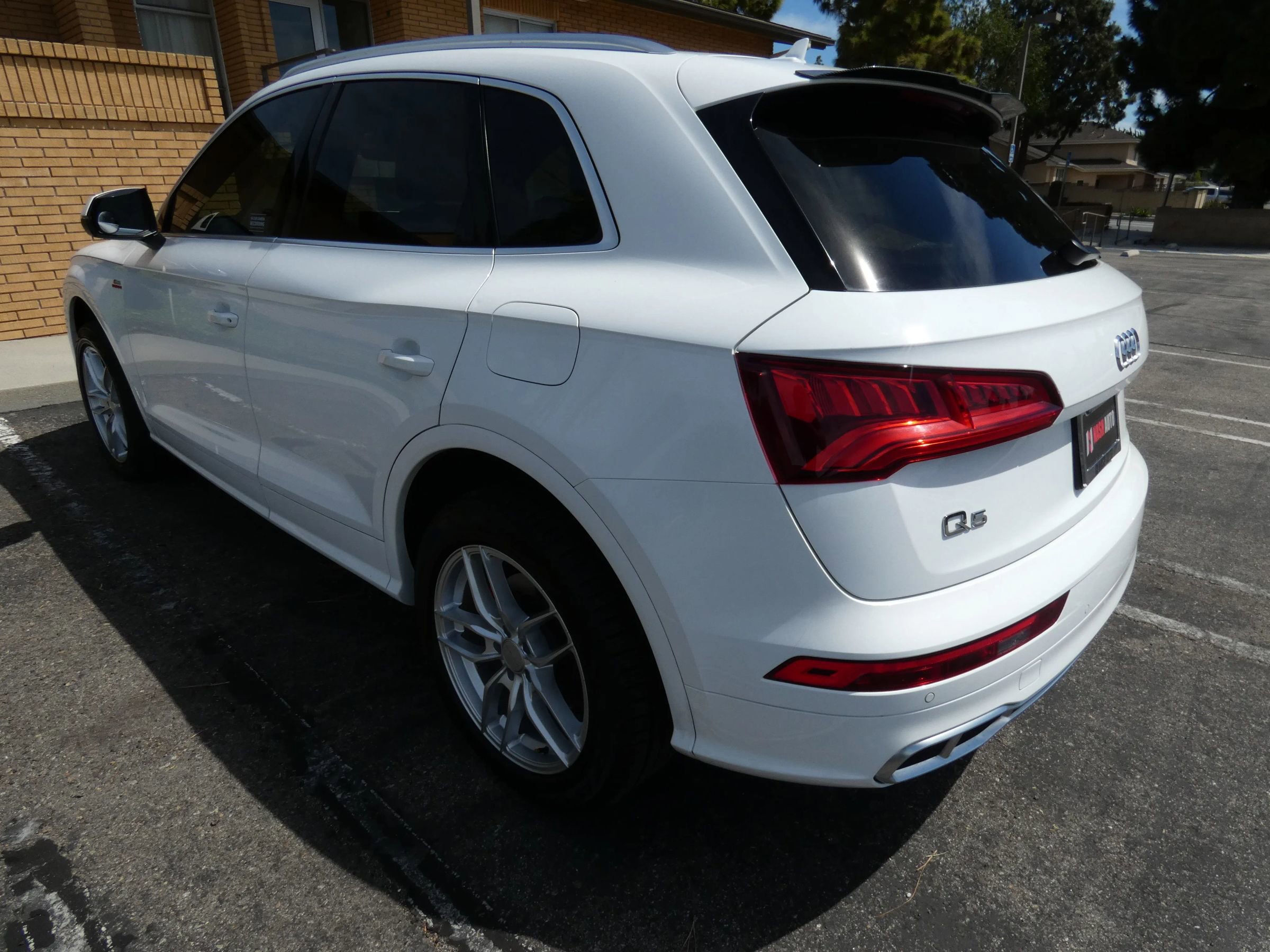 Used 2020 Audi Q5 e Premium Plus image 12