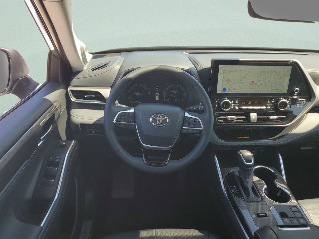 Used 2025 Toyota Highlander Limited image 23